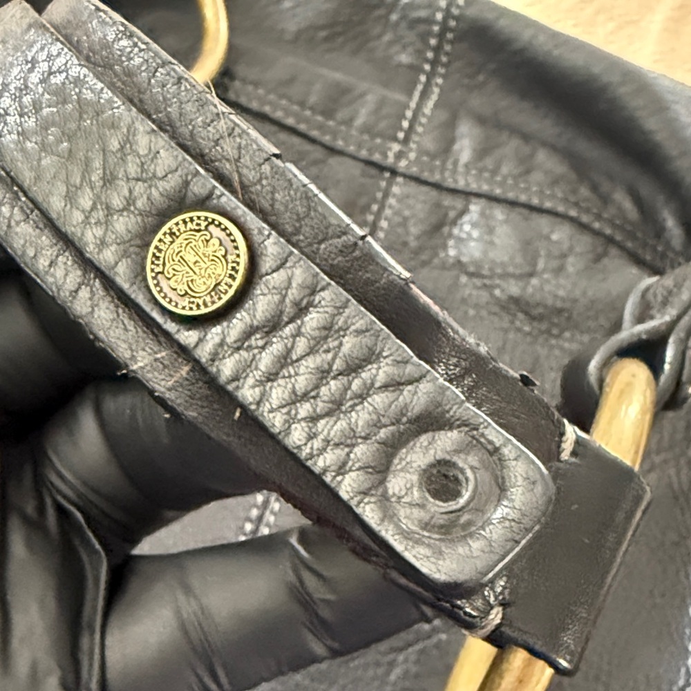 Vintage Ellen Tracy Black Leather Shoulder Bag with Gold Accents - Picture 11 of 12